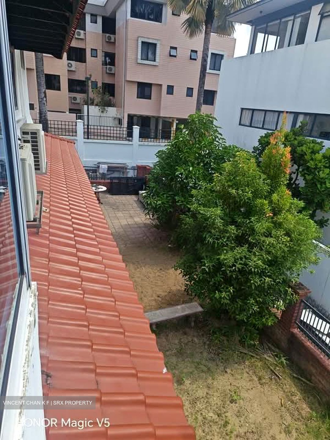 Highland Road (D19), Terrace #564777951